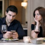 Choses à ne pas faire au premier rendez vous : erreurs à éviter pour réussir votre premier rendez-vous